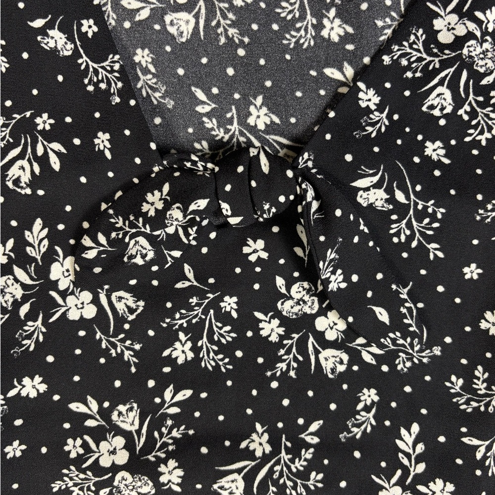 LC Lauren Conrad Black White Floral Tie Neck Blouse Size Large - Picture 3 of 8